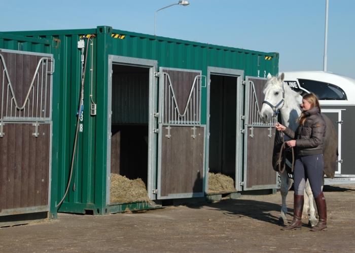 verhuur paardenstal container